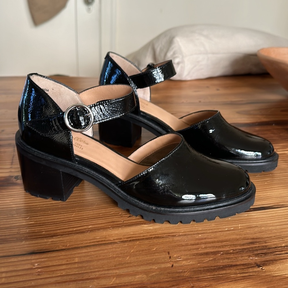 Seychelles Lock and Key black patent leather chunky heel Mary Jane shoes sz 9.5